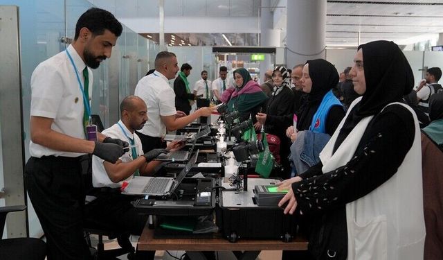 Türk hacı adayları "Mekke Yolu" projesi ile kutsal topraklara gitti