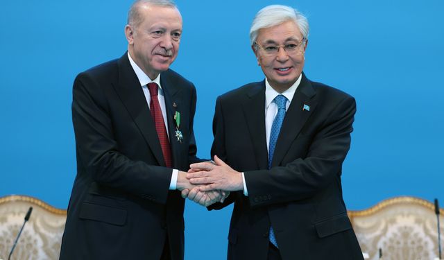 Erdoğan'dan canlı yayında Kazakça jesti! "Köp rahmet" ne demek?