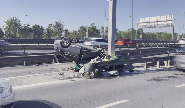 İstanbul'da feci kaza! Araç takla attı, trafik felç oldu