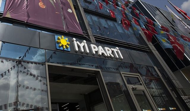İYİ Parti'de istifa depremi! Zehir zemberek sözlerle ayrılığı duyurdu