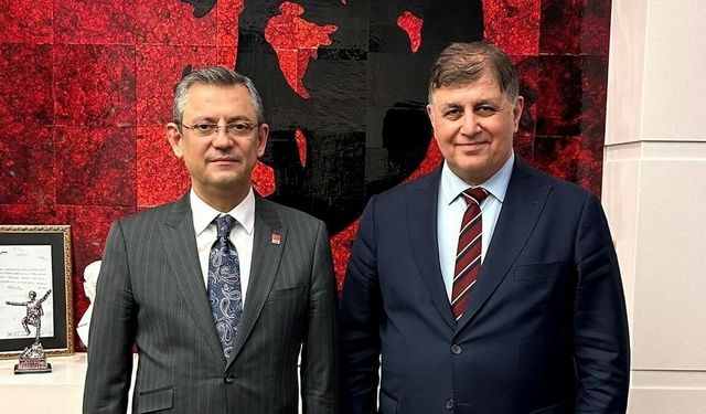Özgür Özel'i dinlemedi resti çekti! CHP'de İzmir depremi