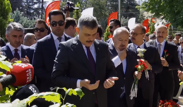 Mustafa Çiftçi'den anlamlı ziyaret! Şehitler için dua etti