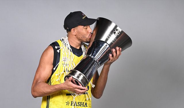 Fenerbahçe’de deprem! 2 isimle yollar ayrıldı