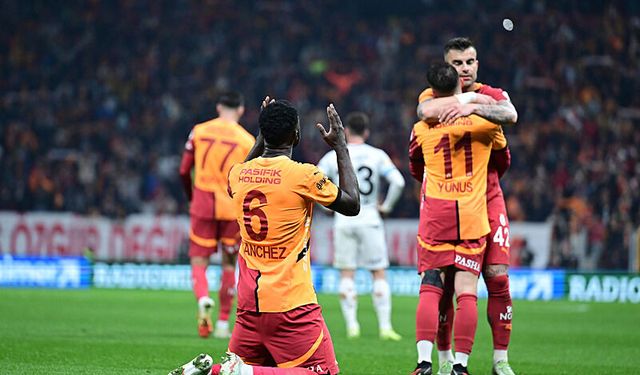 Galatasaray'da yıldız futbolcu satıldı mı? Kamp kadrosunda yok