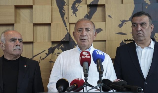 Gürsel Tekin'in CHP İstanbul İl Başkanlığı görevi sona erdi