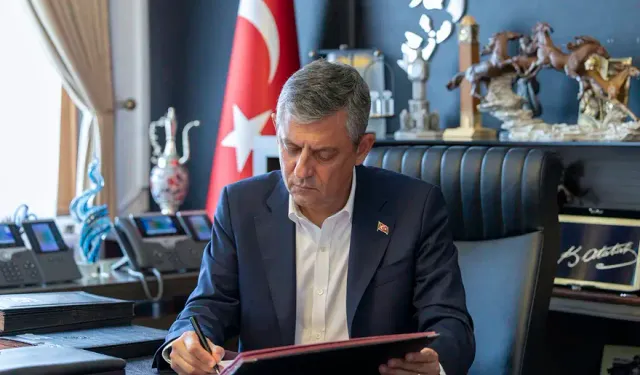 Özgür Özel ve 90 vekil CHP'de istifa etti! Partinin adı belli oldu
