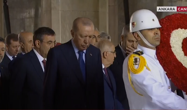 Cumhurbaşkanı Erdoğan'dan Anıtkabir ziyareti