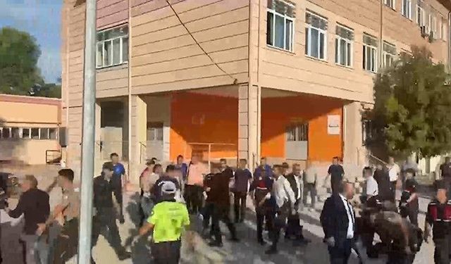 Manisa’da okula silahlı saldırı: Yaralılar var!
