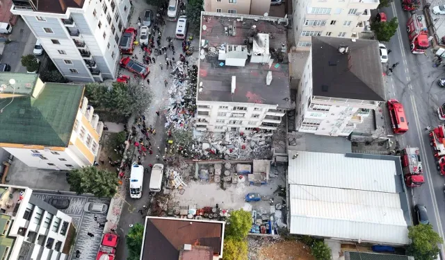 İstanbul'da bina çöktü! Deprem zannettiler