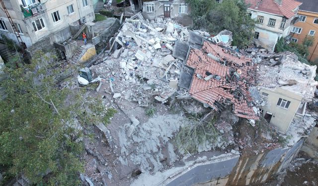 Zonguldak'ta bina çöktü: 1 kişi hayatını kaybetti, 1 kişi kurtarıldı