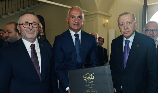 Cumhurbaşkanı Erdoğan'a takdim edildi; Kur'an-ı Kerim tefsiri 23 yılda tamamlandı