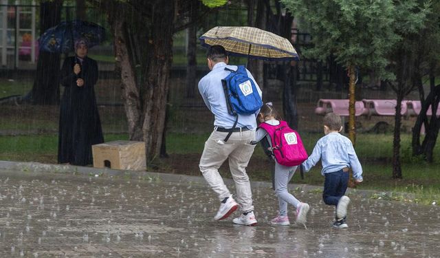 İstanbul'da yarın(15 Ekim Perşembe) okullar tatil mi? Valilik resmen duyurdu