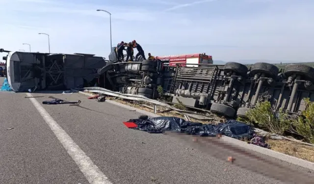 İzmir-İstanbul otobanı Manisa kavşağında yolcu otobüsü tırla çarpıştı