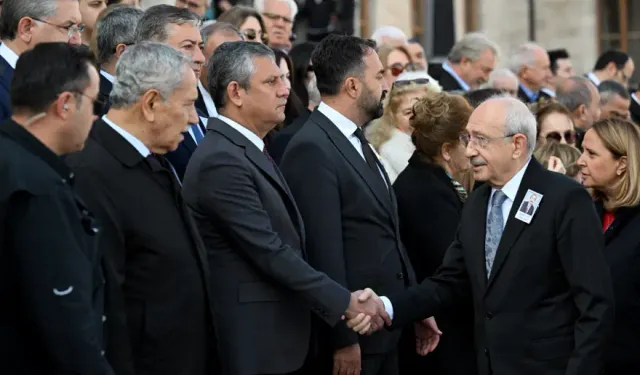 Birbirlerinin yüzüne bile bakmadılar! Özel-Kılıçdaroğlu cenazede buluştu