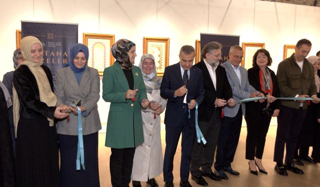 Osmanlı padişahlarının şiir dünyası Saltanat Dizeleri sergisiyle sanatseverlerle buluştu