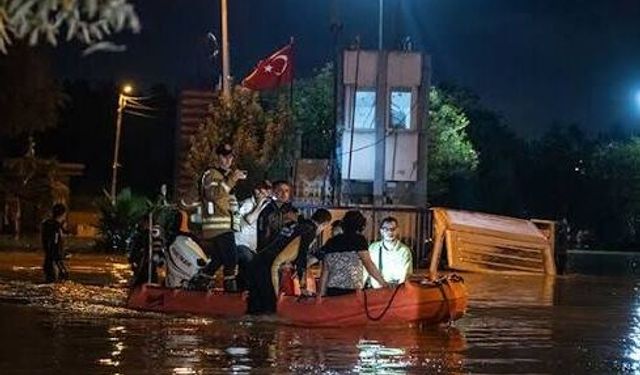 İstanbul'da sel felaketinde can kaybı 3'e yükseldi! 4 kişi aranıyor