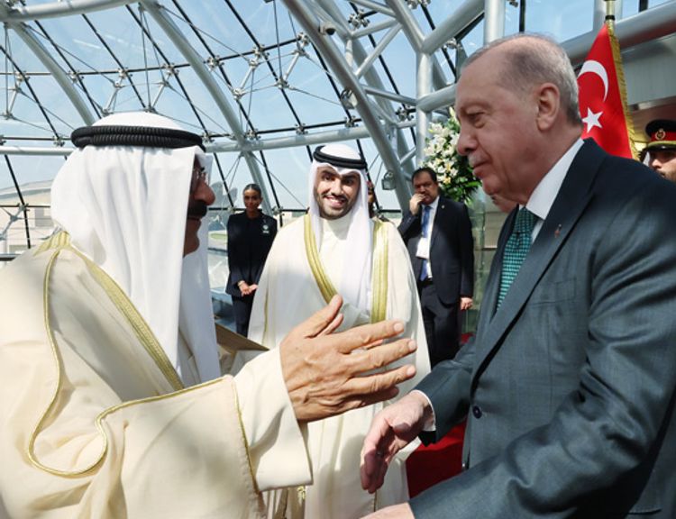 Cumhurbaşkanı Erdoğan’a Kuveyt’te sıcak karşılama