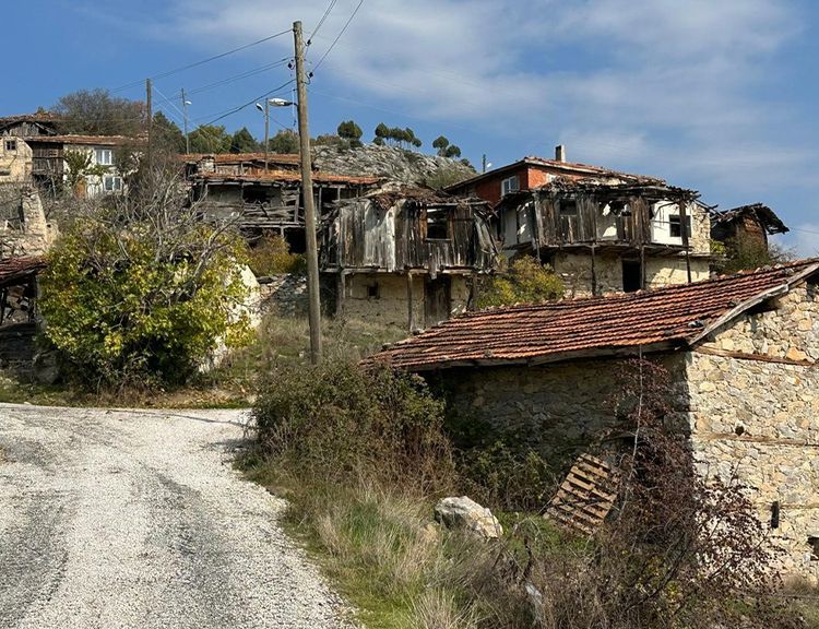 Koskoca köyde sadece 4 kişi yaşıyor!