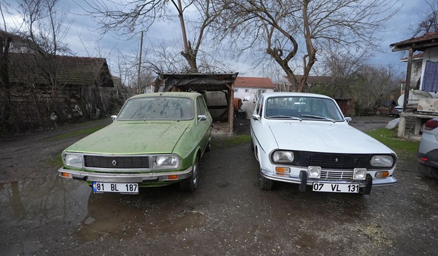 77 model Ranault otomobilini torunlarına saklıyor