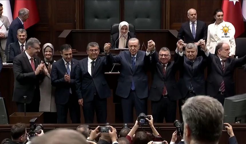AK Parti’ye 1 vekil ve 4 belediye başkanı katıldı