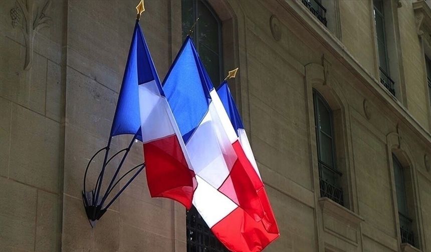 Fransız siyasetçi hayatını kaybetti!