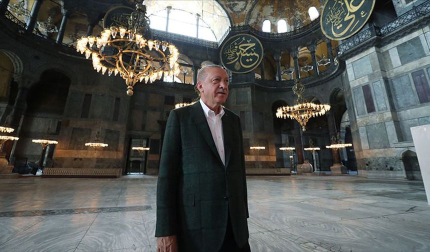 Cumhurbaşkanı Erdoğan'dan dikkat çeken Ayasofya paylaşımı!