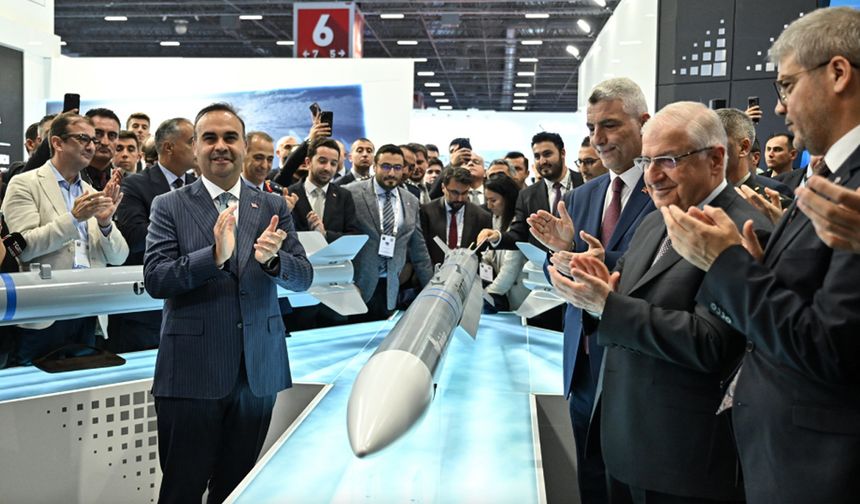 Türkiye'de bir ilk: GÖHKAN füzesi örtüsünü kaldırdı