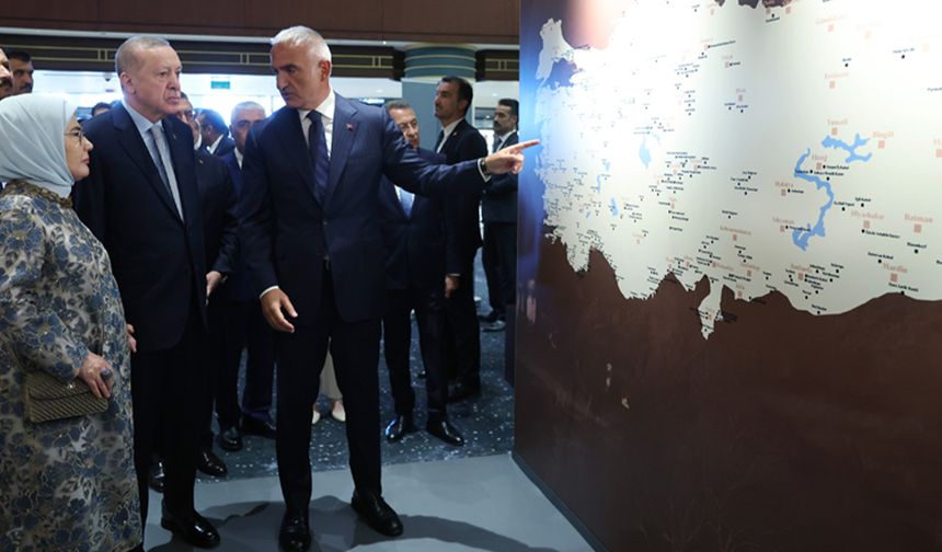 Bakan Ersoy harita üstünde gösterdi! Külliyeden çarpıcı kareler