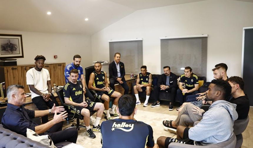 Saadettin Saran futbol takımıyla bir araya geldi