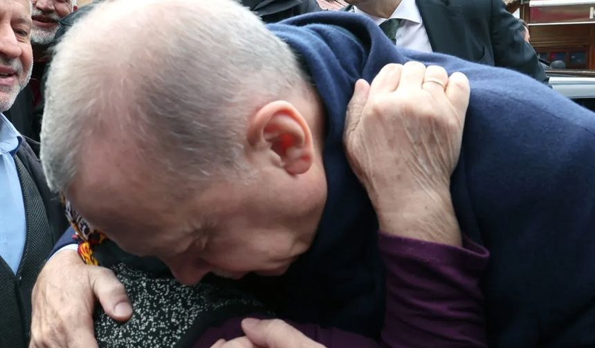 Baba ocağında sevgi seli! Erdoğan'ı hemşehrileri bağrına bastı