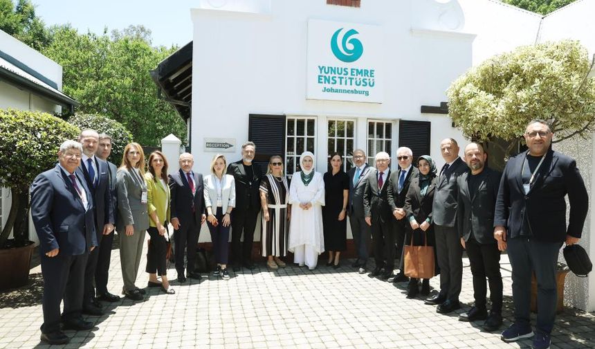 Emine Erdoğan'dan Yunus Emre Enstitüsü'ne ziyaret