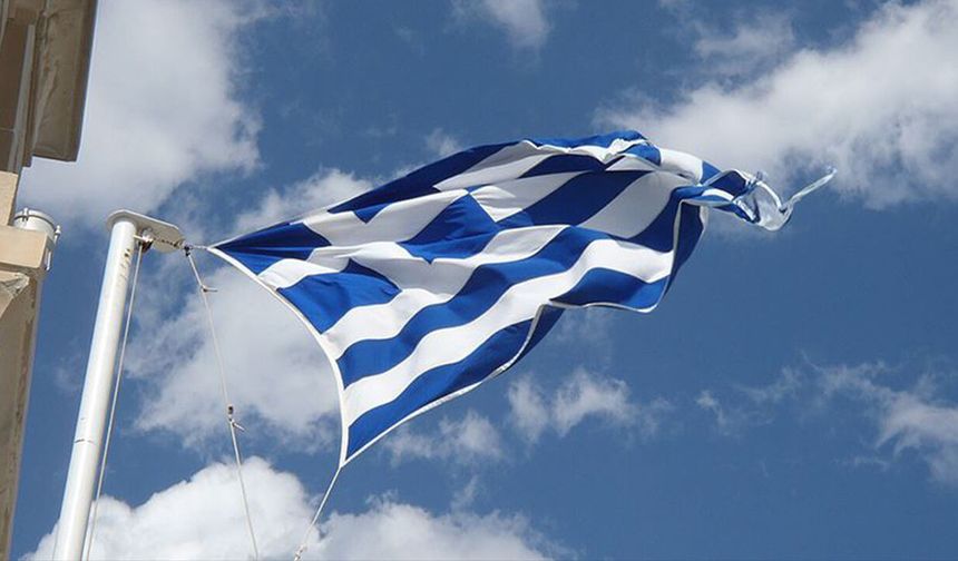 12 adada olağanüstü hal ilan edildi! Yunanistan'da kriz