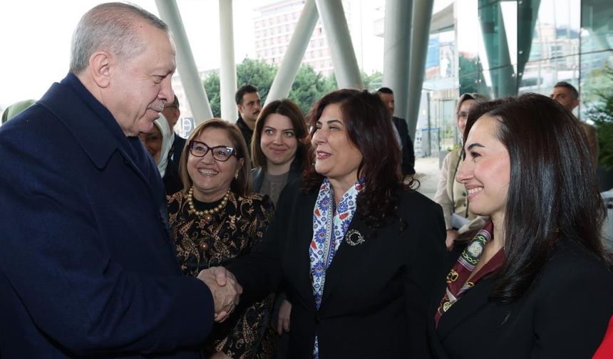 CHP'den AK Parti'ye geçen Özlem Çerçioğlu’ndan Erdoğan’a anlamlı hediye