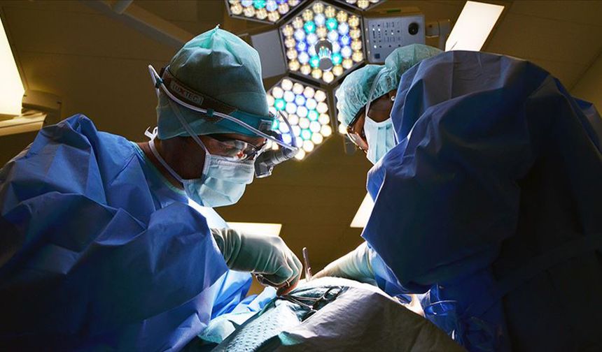 Şoke eden olay! Estetik ameliyatı olduğu sırada...