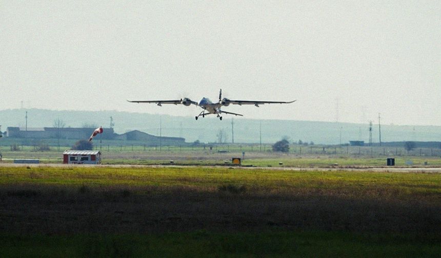 Gökyüzünde milli iradenin imzası! Bayraktar AKINCI'dan tam isabet
