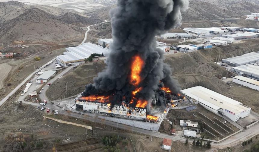 Kimya fabrikasında yangın