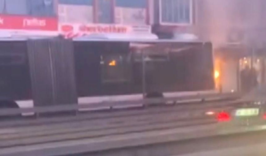 İstanbul’da metrobüs yangını