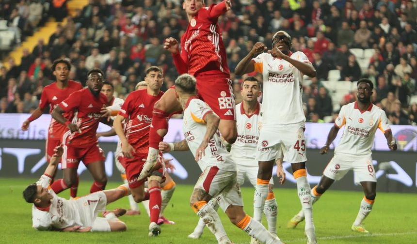 Antalya'da 3 puan geldi Osimhen gitti! Önümüzdeki maç yok