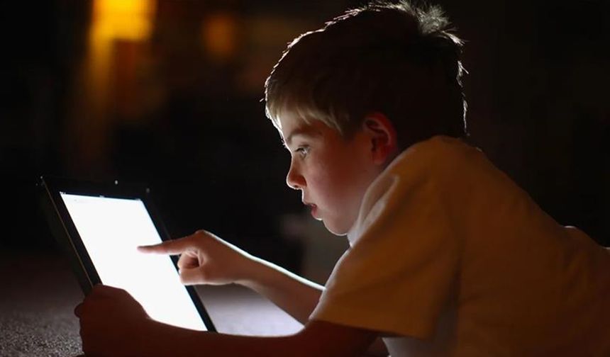 16 yaş altına artık yasak! Yürürlüğe girdi