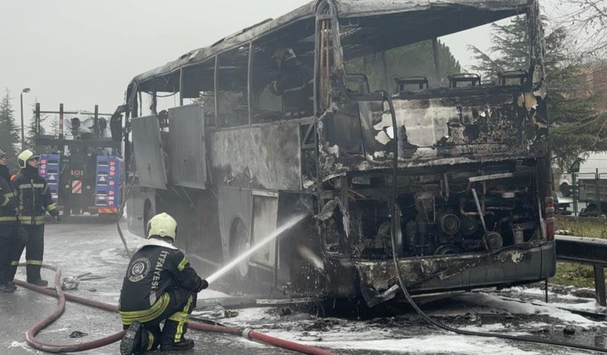 Yolculuk kabusa döndü! Seyir halindeki otobüste yangın