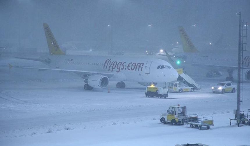 Sabiha Gökçen Havalimanı'nda uçuşlara kar ayarı