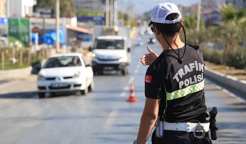 Trafiğe çıktığına pişman oldu! Yediği ceza dudak uçuklattı
