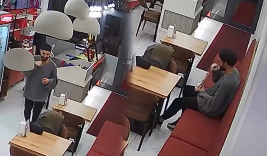 Çiğköftecide mide bulandıran görüntü! Kılları koparıp içine attı