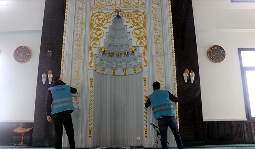 Yükümlüler camileri temizleyerek ramazana hazırlıyor