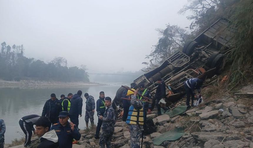 Otobüs nehre düştü! 19 kişi hayatını kaybetti