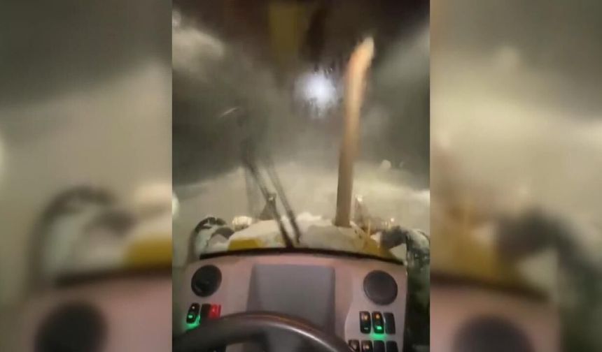 Kar bastırdı! Saatlerce tipide mahsur kaldılar