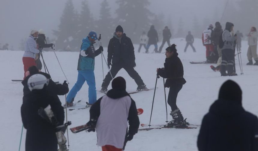 Uludağ’da rekor üstüne rekor! Araç sayısı dudak uçuklattı