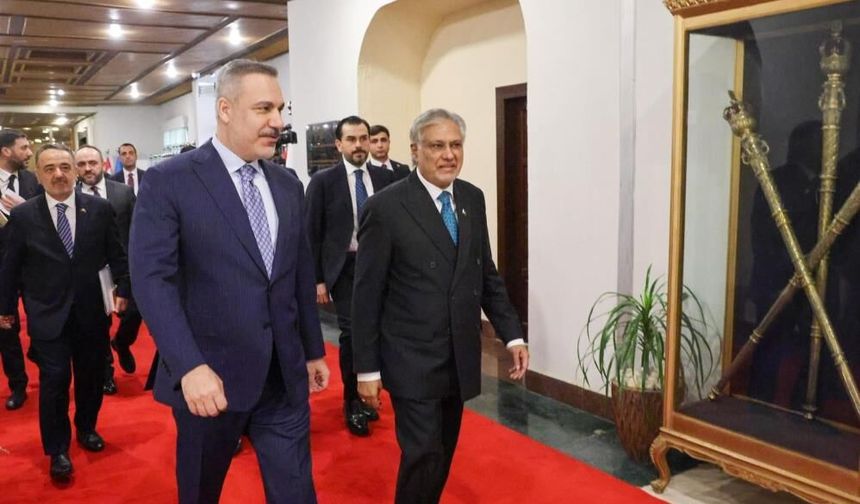 Bakan Hakan Fidan'dan Pakistan’da kritik görüşme