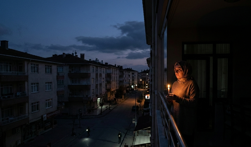 Ülke karanlığa büründü! Elektrikler tamamen kesildi