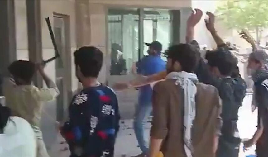 ABD büyükelçiliğine saldırı! Çok sayıda can kaybı var